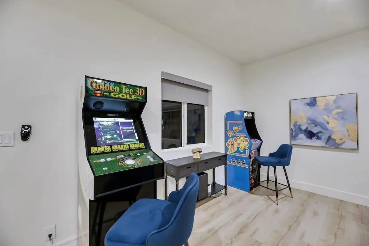 Vila Ultimate Family Getaway Pickleball Heated Pool Las Vegas